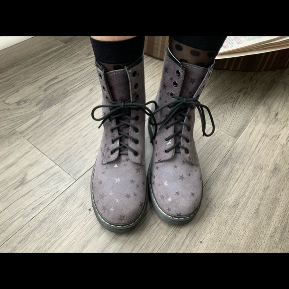 Women’s stylish ankle boots - Picture 1 of 4